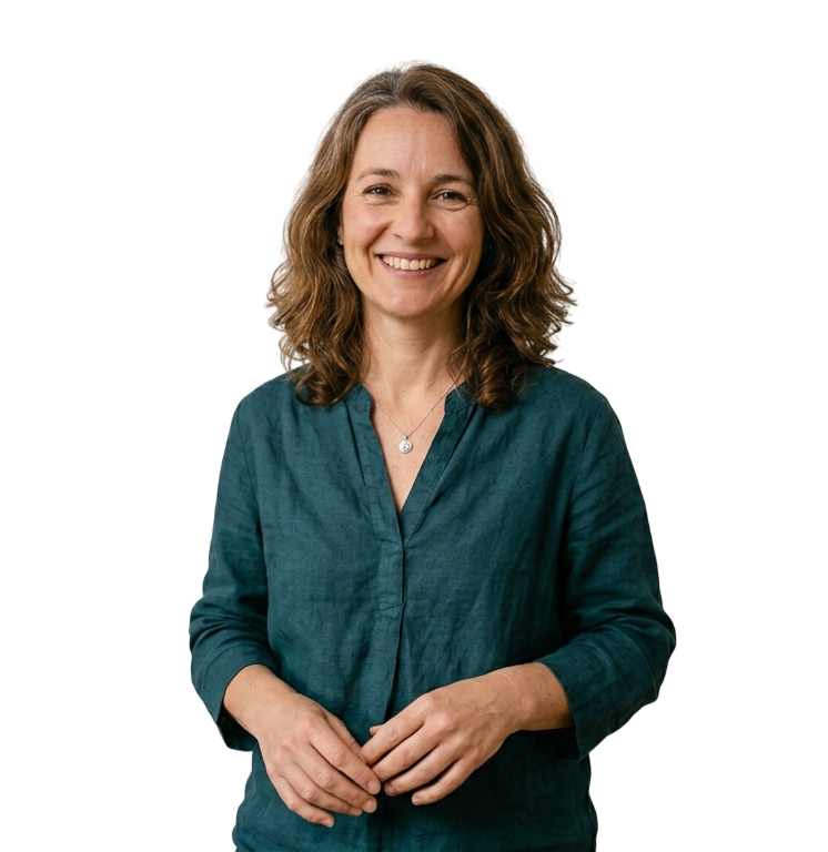 Praticienne souriante dans son cabinet